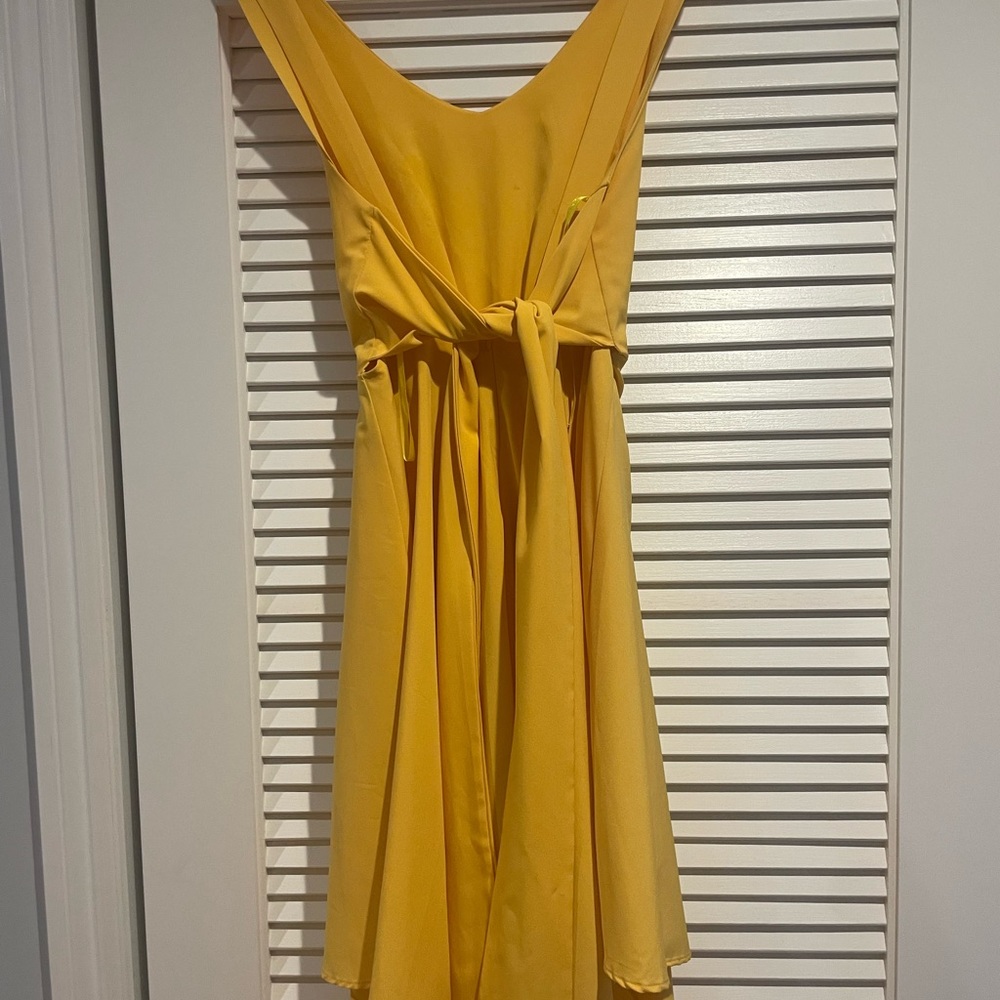 Beautiful yellow dress, perfect for summer weddings and outings!